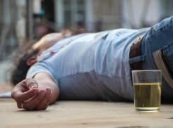 Нашли и выпили: в Новороссийске три человека отравились неизвестной жидкостью