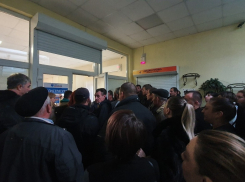 Сотни новороссийцев рвутся в медицинские центры 