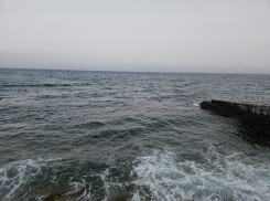 Новороссийск будет штормить два дня: в городе ветер, дождь и похолодание 