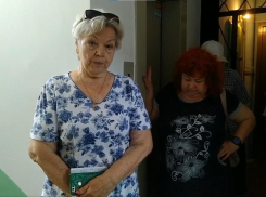 Принцессы в башне: пошла третья неделя заточения пенсионеров в одном из домов Новороссийска