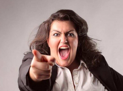 Толкала кулер, пинала садовые фигуры: пьяная туристка устроила дебош в хостеле Новороссийска 