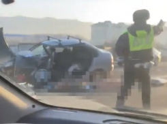 Выезд на «встречку», смерть и травмы: видео с места трагедии на ул. Видова в Новороссийске