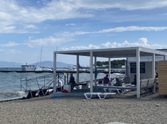 Стало известно, когда и на каких пляжах Новороссийска оборудуют спуск для маломобильных граждан