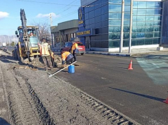 В Новороссийске на 14 улицах продолжают ремонтировать дорогу