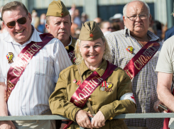 Попали в объектив фотокамеры на праздновании дня ВМФ в Новороссийске