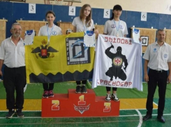 Девочка, с которой опасно ругаться: жительница Новороссийска взяла 2 номинации за метание ножей