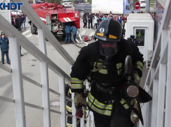 Выбегали из здания: в Новороссийске эвакуировали студентов радиоколледжа