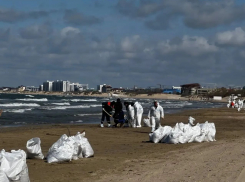Пляжи Черноморского побережья снова в мазуте: что случилось на этот раз 