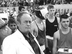 «Неужели не заслужил?»: создатели Аллеи спорта забыли про выдающегося новороссийского спортсмена 