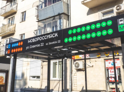 «Удобно в ливень и Норд-ост» - в центре Новороссийска появились брендированные остановки 
