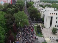 «Бессмертный полк» Новороссийска вырос до размеров корпуса