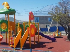 В Новороссийске продолжается реконструкция детских площадок