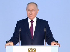 Школьные автобусы, помощь бюджетникам: поручения Владимира Путина для Новороссийска