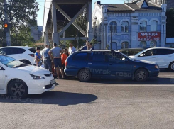 Пролетела несколько метров: девушку сбили на пешеходном переходе в Восточном районе Новороссийска
