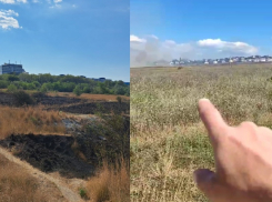 В станице Раевской горит поле, в Суджукской лагуне пожар потушен