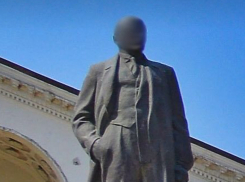 На нём лица нет: новороссиец пытается разгадать загадку памятника Ленину 