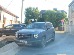 «Закатила «бэньки» свои»: новороссийцы продолжают ловить автохамов 