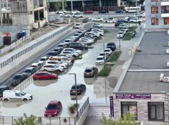 Улица превратилась в бассейн: новороссийцы остались без воды из-за аварии 