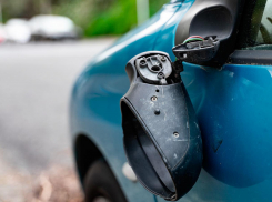 Повредил авто, выломал зеркала: в Новороссийске под суд отправится «перебравший» хулиган