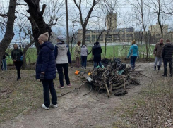 Даже погода не помешала новороссийцам провести субботник в Пионерской роще