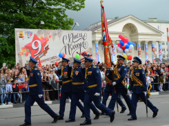 «Что за позор?!»: житель Новороссийска не чувствует праздника на улицах города 