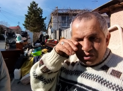 «У меня опустились руки», - новороссиец не дождался квартиры от государства и живет на улице 