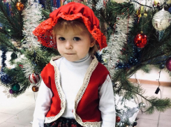 Красная шапочка Светлана Клочкова отправилась не к бабушке, а прямо на елку