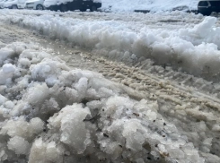 Сами посыплете скользкие тротуары: в Новороссийске появятся емкости с пескосоляной смесью