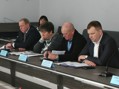 «Видно, кто не просиживает штаны», - новороссийские депутаты оценили работу чиновников