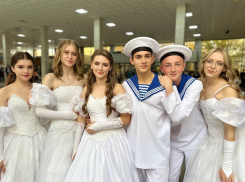 Петр, Екатерина, вальс и шикарные костюмы: в Ушаковке прошла «Осенняя ассамблея» 