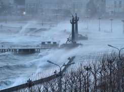 Ливень, гроза и ветер: в Новороссийске объявлено штормовое предупреждение 