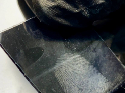 Подобрали карту и воспользовались ей = своровали: жительнице Новороссийска грозит до 6 лет