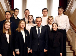 Новороссийские школьники одержали победу в бизнес-проекте и отправились к губернатору Краснодарского края