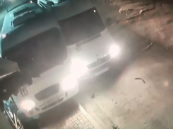 Маршрутка снесла шлагбаум и другую маршрутку в ЖК «Парковом» в Новороссийске