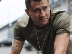 Женщины сходят с ума от восторга: под Новороссийском был замечен Павел Прилучный