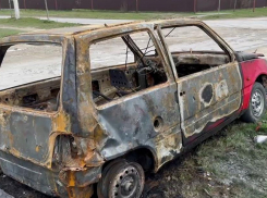 В Новороссийске два друга развлекались, поджигая чужие авто
