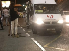 Маршрутчик высадил пассажиров на «Питомнике» и уехал в депо: новороссийцы переживают за детей