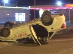 Такси, такси, вези, вези: пьяный водитель перевернулся в Новороссийске ночью