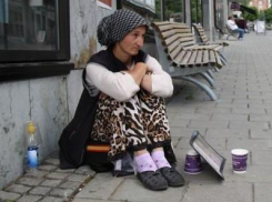 В Новороссийске попрошайка клянчила деньги на лечение умершего ребенка
