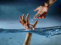 Помогите найти героя! Новороссиец спас тонущую женщину