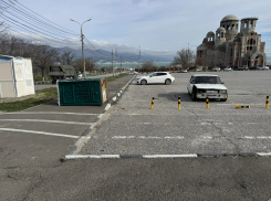 «Туалет валяется, урна сгнила!» - житель Новороссийска в шоке от состояния территории у Малой Земли 