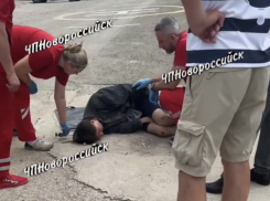 18+ Мужчину с ножом в животе нашли на набережной Новороссийска