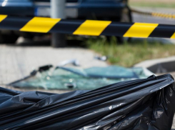 Женщина выпала с балкона и разбилась насмерть в Новороссийске 