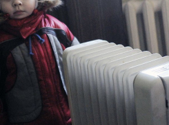 Дети мерзнут, родители в шоке: отопительный сезон в Новороссийске продолжается 