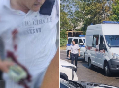 В Новороссийске мужчина пырнул ножом человека средь бела дня