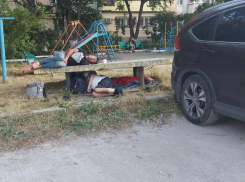 Новороссийцы переживают за судьбу бездомного, живущего на детской площадке