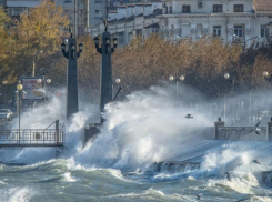 Юг России накрыл шторм и песчаная буря: дождь с ветром и пылью из Сахары