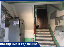 Побитая крыша, разбитые ступени: жильцы о состоянии многоквартирного дома в самом сердце Новороссийска