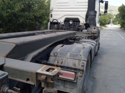 В Новороссийске стоянка большегрузов возмущает жительницу Восточного района 