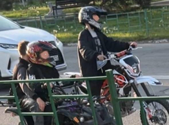 Страшная картина: по дорогам Новороссийска разъезжают дети на квадроциклах 